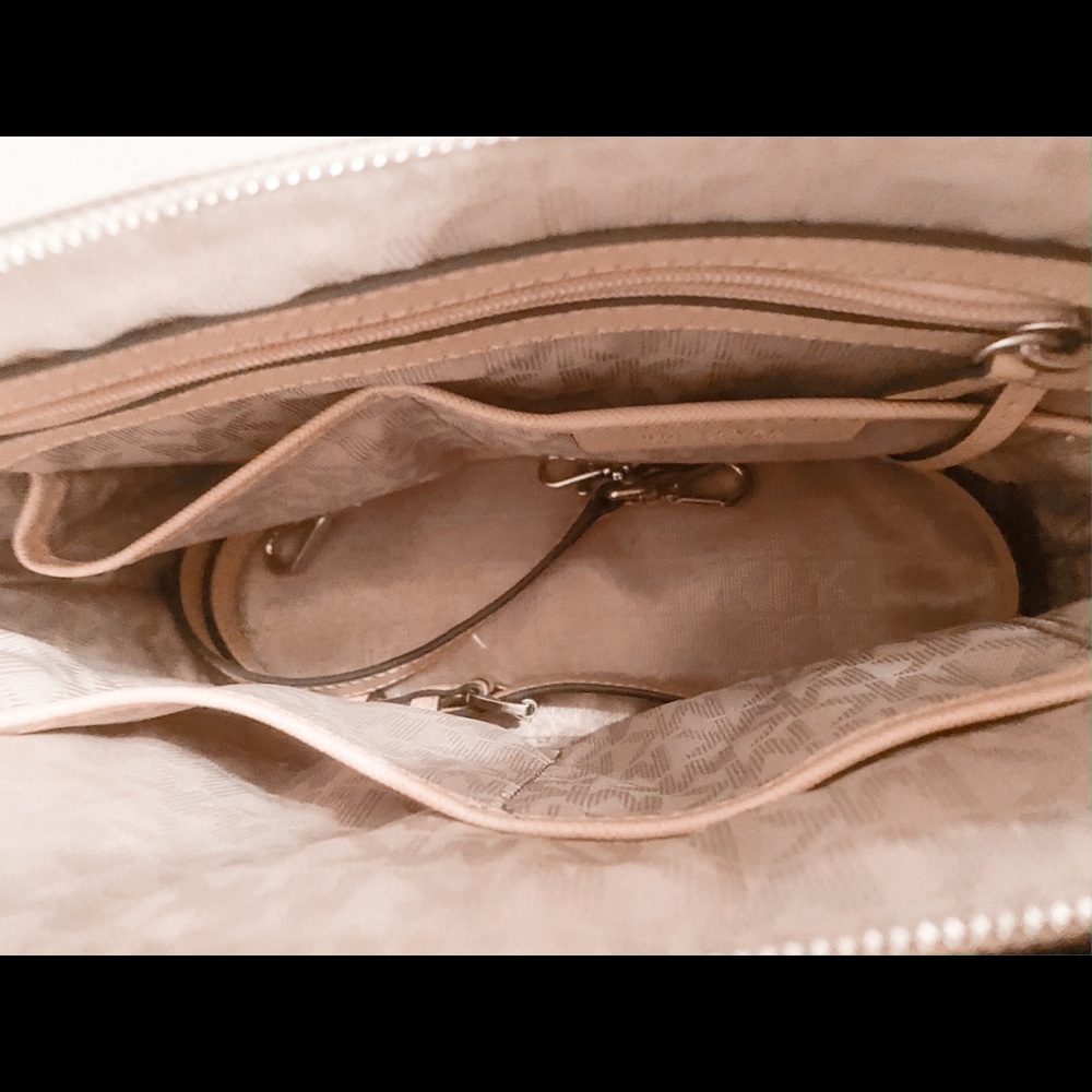 Michael Kors baby pink purse - Picture 5 of 6